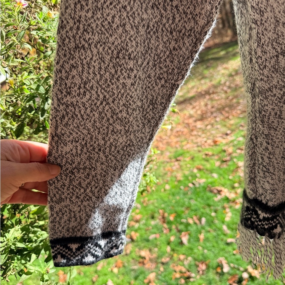 Elegant Black White and Gray Women's Sweater - Picture 4 of 8